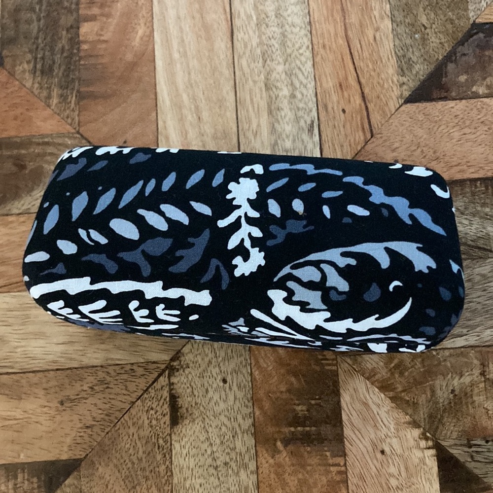 Vera Bradley case - Picture 3 of 5